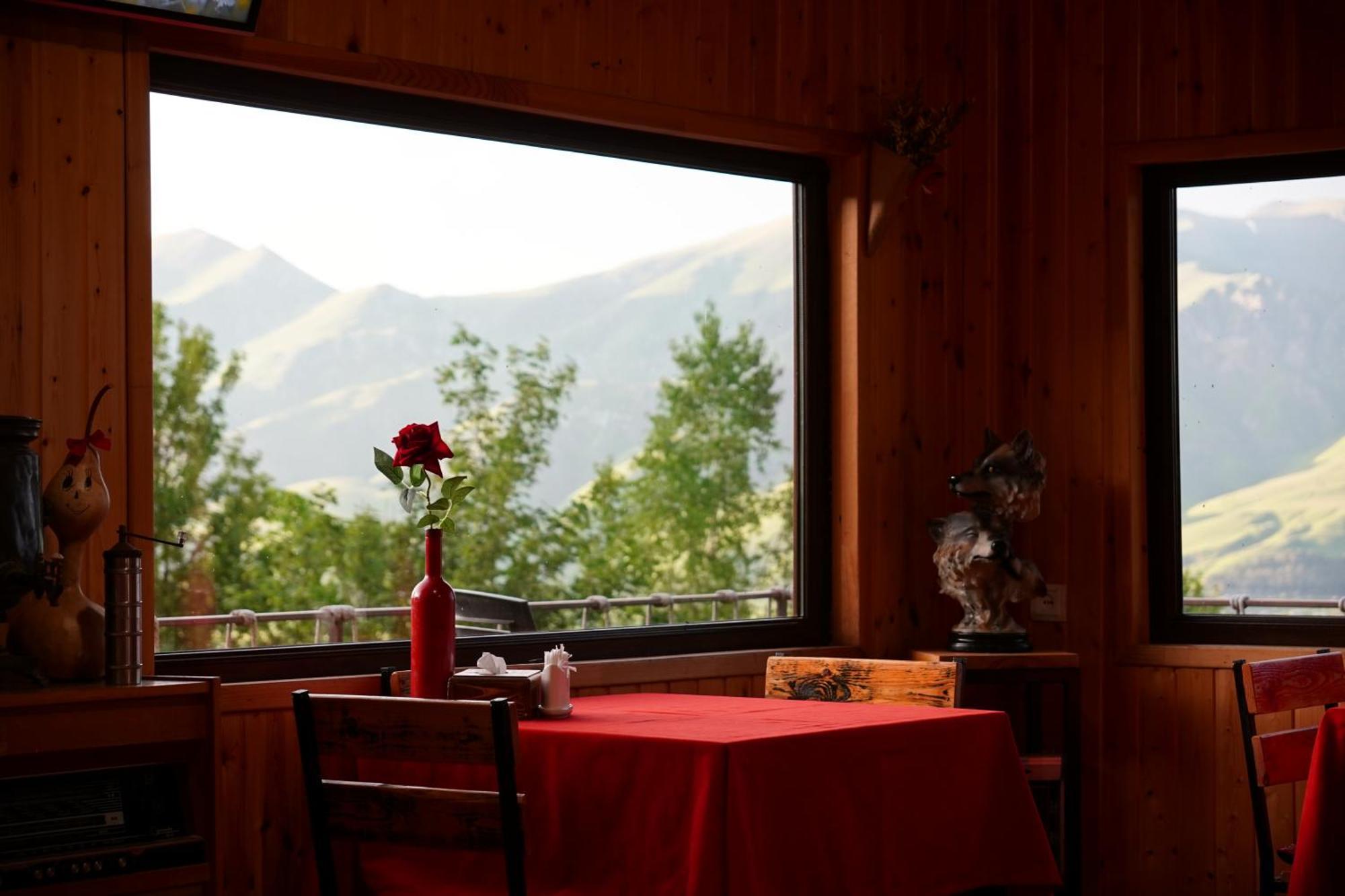 Vila Glamping Wolf Mount Margahovit Exteriér fotografie